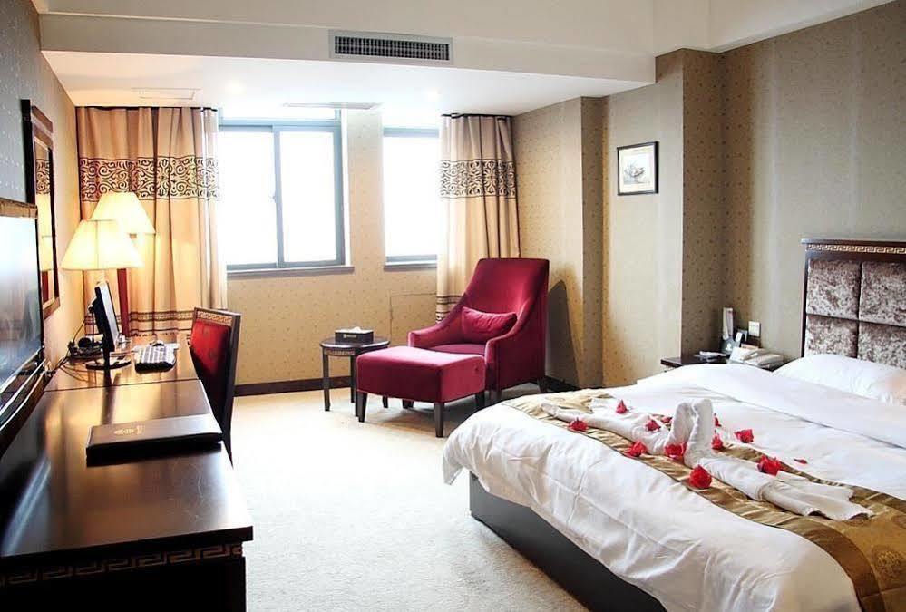 New Beacon Runfeng International Hotel Wuhan Exterior foto