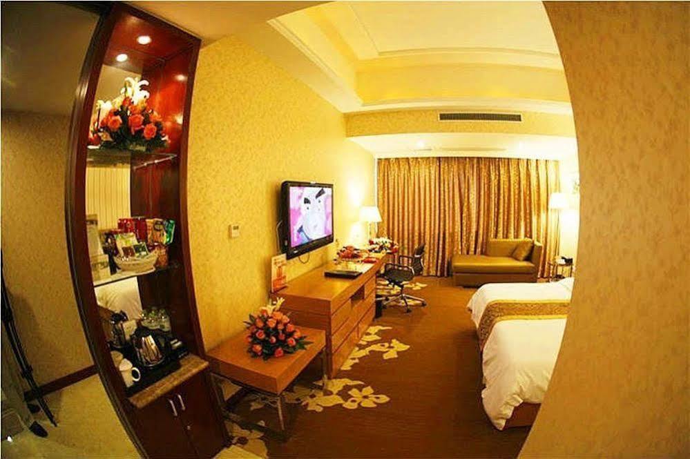 New Beacon Runfeng International Hotel Wuhan Exterior foto
