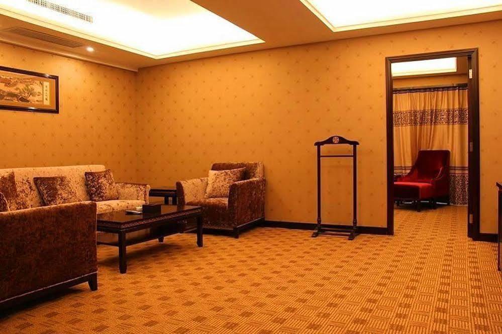 New Beacon Runfeng International Hotel Wuhan Exterior foto