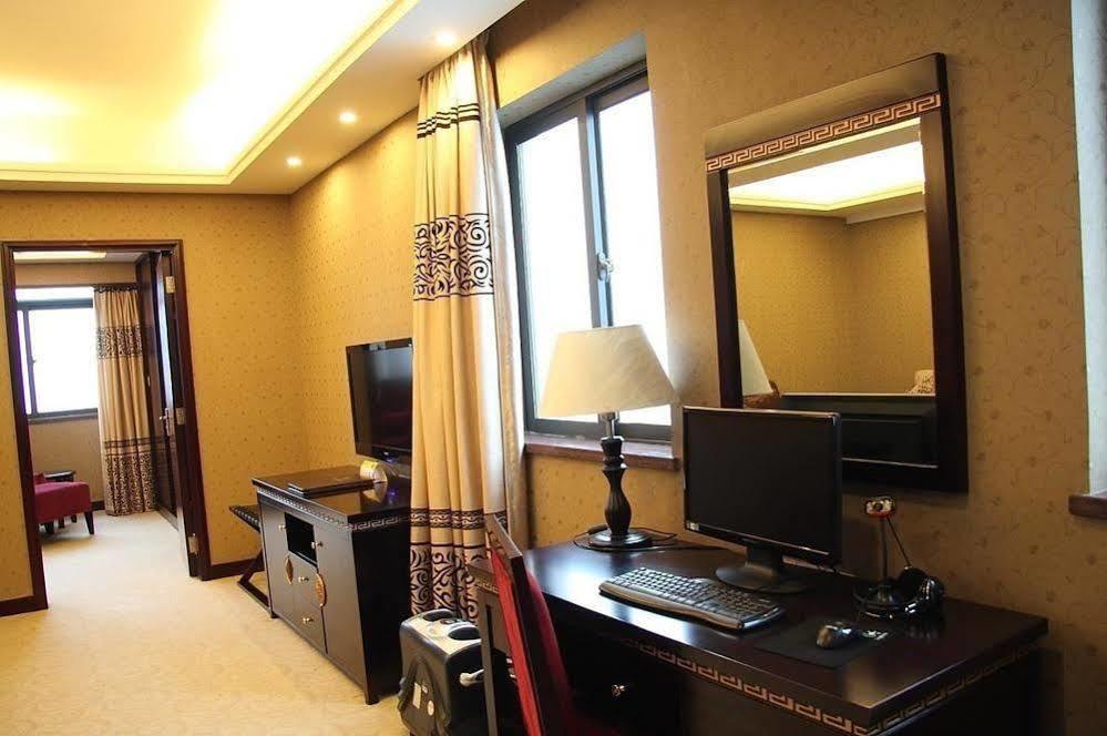 New Beacon Runfeng International Hotel Wuhan Exterior foto